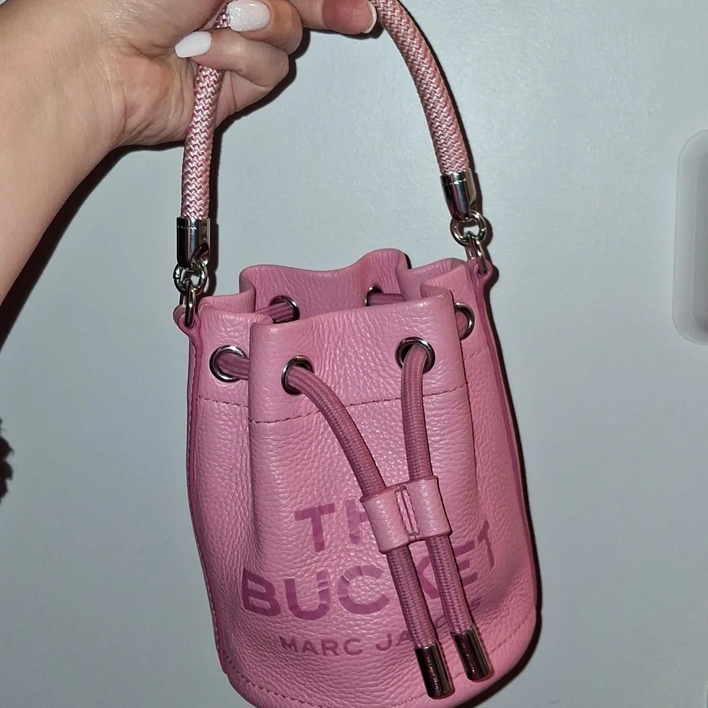 Marc Jacobs The Bucket Pink Mini Bag Is Missing The Shoulder Strap - Picture 1 of 11